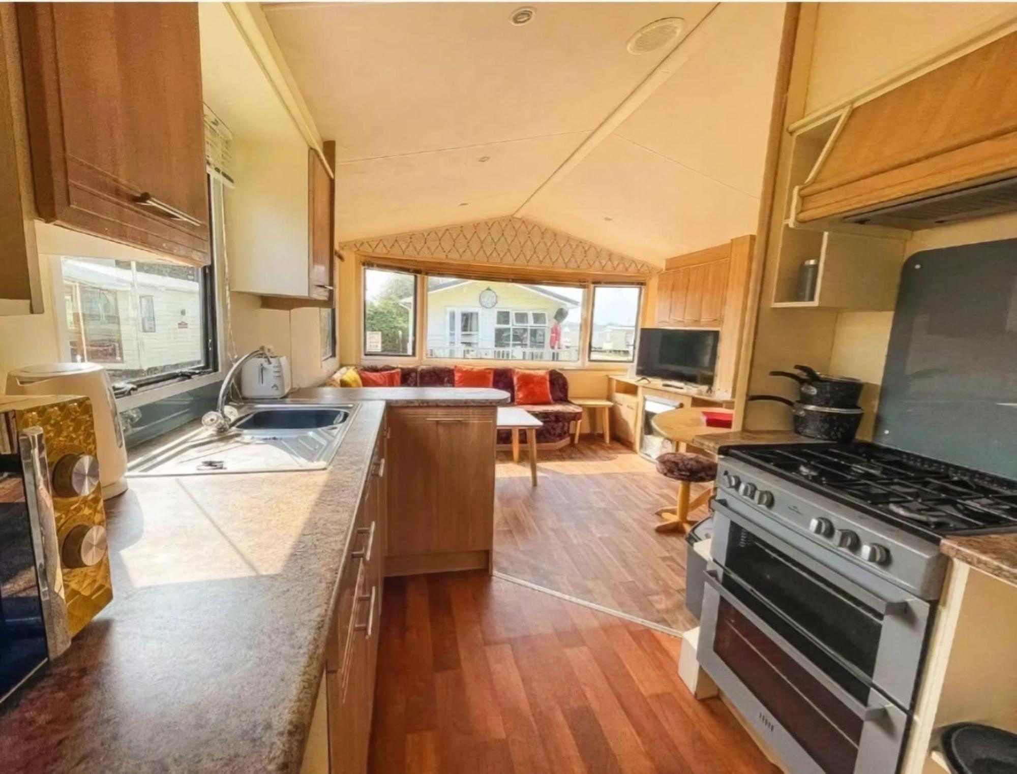 Homely 6 Berth Caravan At Steeple Bay In Essex Ref 36017D Southminster Exterior photo